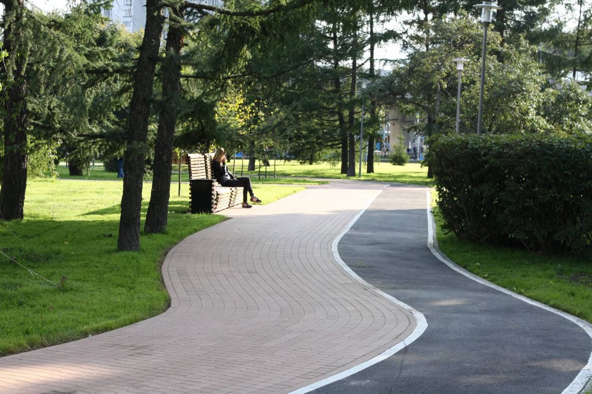 Soft outdoor walking path used by Strongcrgreenor readers